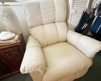 Laz-y-Boy White Leather