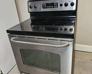 $300 Priceville Pickup GE Stove  4 Eyes 1 Warmer  All work as it should. Needs cleaned. House for sale and replaced appliance before listing.  25" D x 30" W x 36" H