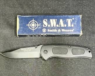 Discontinued Smith and Wesson Swat 4000B Black