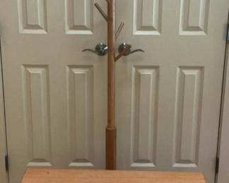 Lot 52: Small wood Table And Coat Rack