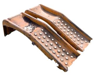 526 - 2 Metal Car Ramps - 32 x 11 x 11