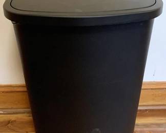 123 - Flip-Top Trashcan - 21 x 16 x 26