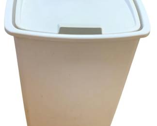167 - Plastic Trash Can - 16 x 12 x 22