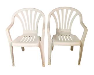447 - 2 Plastic Patio Chairs - 22 x 34 x 26