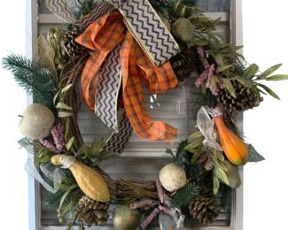 15 - Wreath - 22" Round (Description): Window Not Included