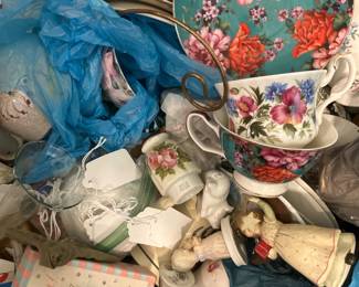 Lots of teacups & Bric a brac