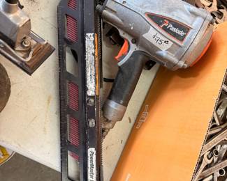 Pneumatic nail gun