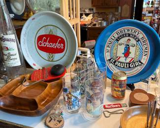 Star Wars glasses, beer trays 