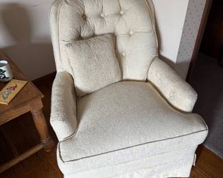 Swivel chair 