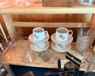 Beakers/pharmacist cups & saucers 
