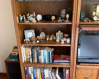 Books, bottom shelf all on quilting!