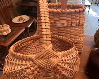 Woven Buttocks Basket with Handle