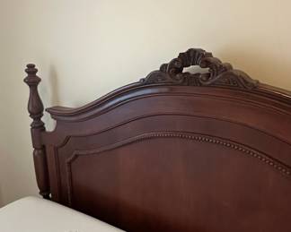 Traditional Cherry Wood Queen Bed Frame with Headboard