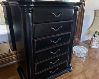 Black "Huey Vineyard" 5-Drawer Chest by Ashley Furniture