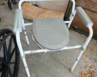 Drive Medical®&nbsp;Adjustable Toilet Safety Frame