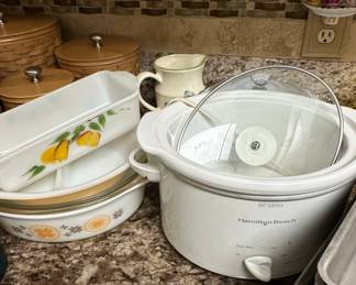 Assorted Kitchenware Collection with Hamilton Beach Slow Cooker and Pyrex Bakeware