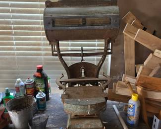 Antique scales - in working condition!