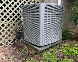AC unit. 4 ton. Will keep you cool in the Texas heat
