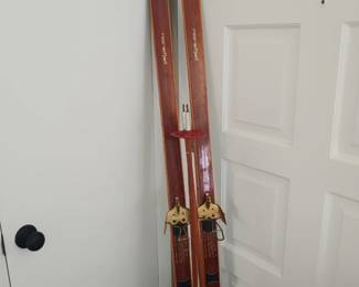 Pair vintage cross country skis w/poles  Norefjell Bonna