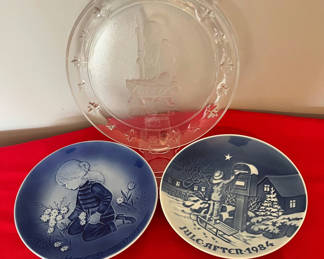 Lot 151: Three Christmas-themed decorative plates
