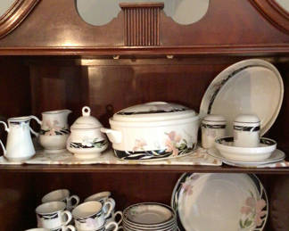 Lot 45: Sango Overture Floral Dinnerware Set