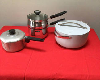 Lot 30: Set of metal cookware with lids and steamer insert