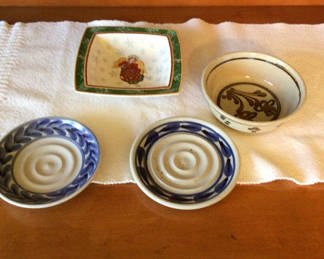 Lot 251: Ceramic bowls and  Wedgewood square  dish