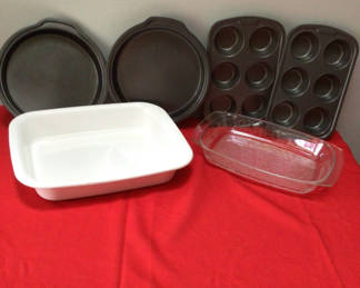 Lot 36: Bakeware collection: round cake pans, muffin pans, and glass/ceramic baking dishes