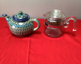 Lot 5: Hand-painted ceramic teapot and clear glass teapots with lids