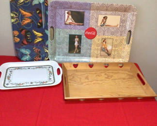 Lot 39: Assorted decorative serving trays