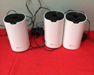 Lot 64: Three TP-Link Deco mesh WiFi satellites