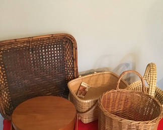 Lot 81: Assorted wicker baskets and wooden storage container