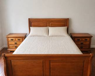 Vaughn Bassett queen size sleigh bed