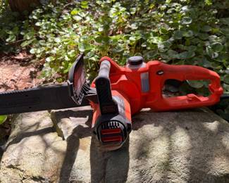Black & Decker electric chainsaw - BECS 600