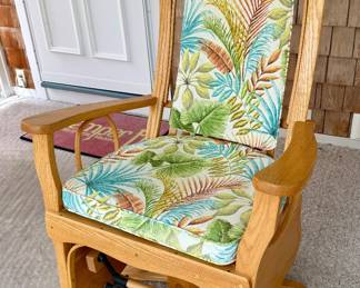 Wood Swivel Chair; Woodworks Gallery, Lemon Tree Village of Brewster, MA; excellent condition