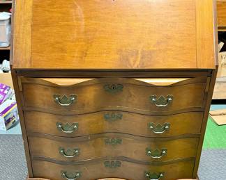 Antique writer’s chest drawer; solid maple;Maddox Tables (Mad-Ox); front folds down; 4 drawers; note: skeleton key is missing