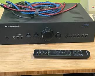 Cambridge Audio Azur 640A Integrated Amplifier plus cords