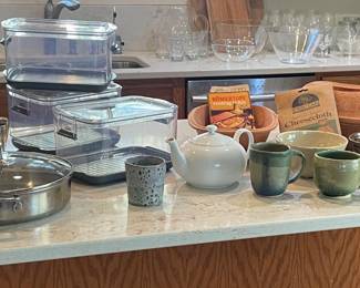Miscellaneous kitchen items