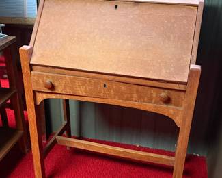 Cute small desk