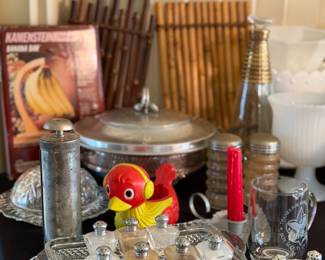 Salt shakers / kitchenware