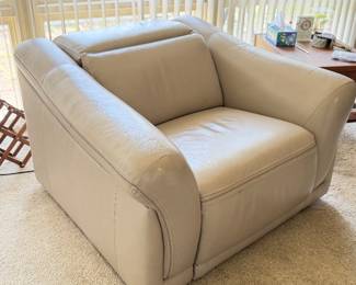 Matching leather electric chairs (legs and head rest)