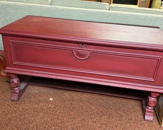 Vintage elegant storage trunk / coffee table, side table