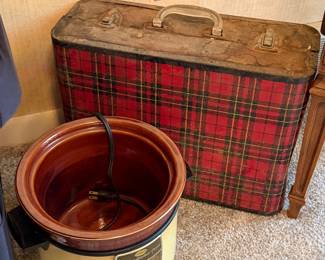 Crock pot, vintage plaid travel container