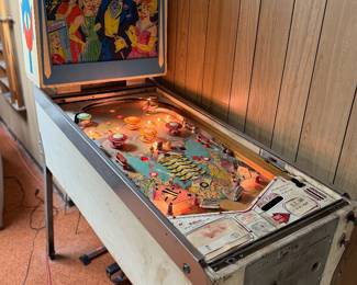 Vintage Electromechanical Big Daddy Pinball Machine. 