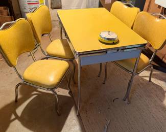Beautiful vintage Mid Century Chrome Dining table with extendable leaves and 4 chairs