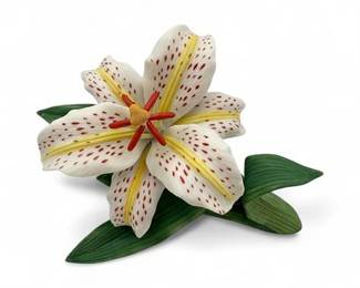 Lot 679A  Lenox Lily Figurine From The Garden Flowers Collection