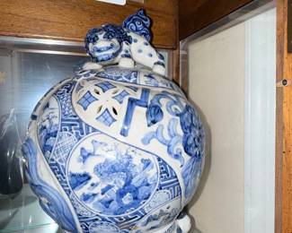 Antique Chinese Blue and White Porcelain Ginger Jar with Foo Dog Finial