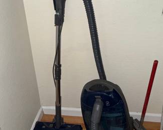 Kenmore Progressive 116 Series WhisperBELT Bagless Canister Vacuum Cleaner