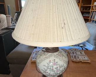 Vintage Chinoiserie Porcelain Ginger Jar Table Lamp with Floral Motif