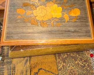 Vintage Sorrento Italian Inlaid Wood Music Box
